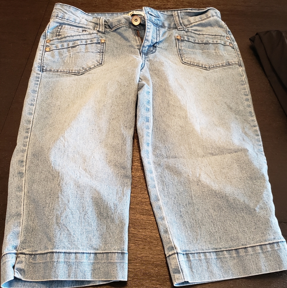 L.e.i. capri pants